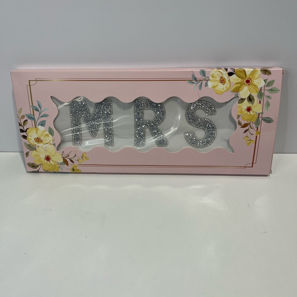 New "Mrs" Letter Cosmetic Bag Bridal Bachelorette gift Makeup Bag - Picture 3 of 6